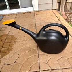 Fiskars 1.6 Gallon Plastic Watering Can with Rotating Spout