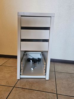 Ikea MICKE unit
