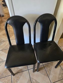 4 Black Dinning Chairs