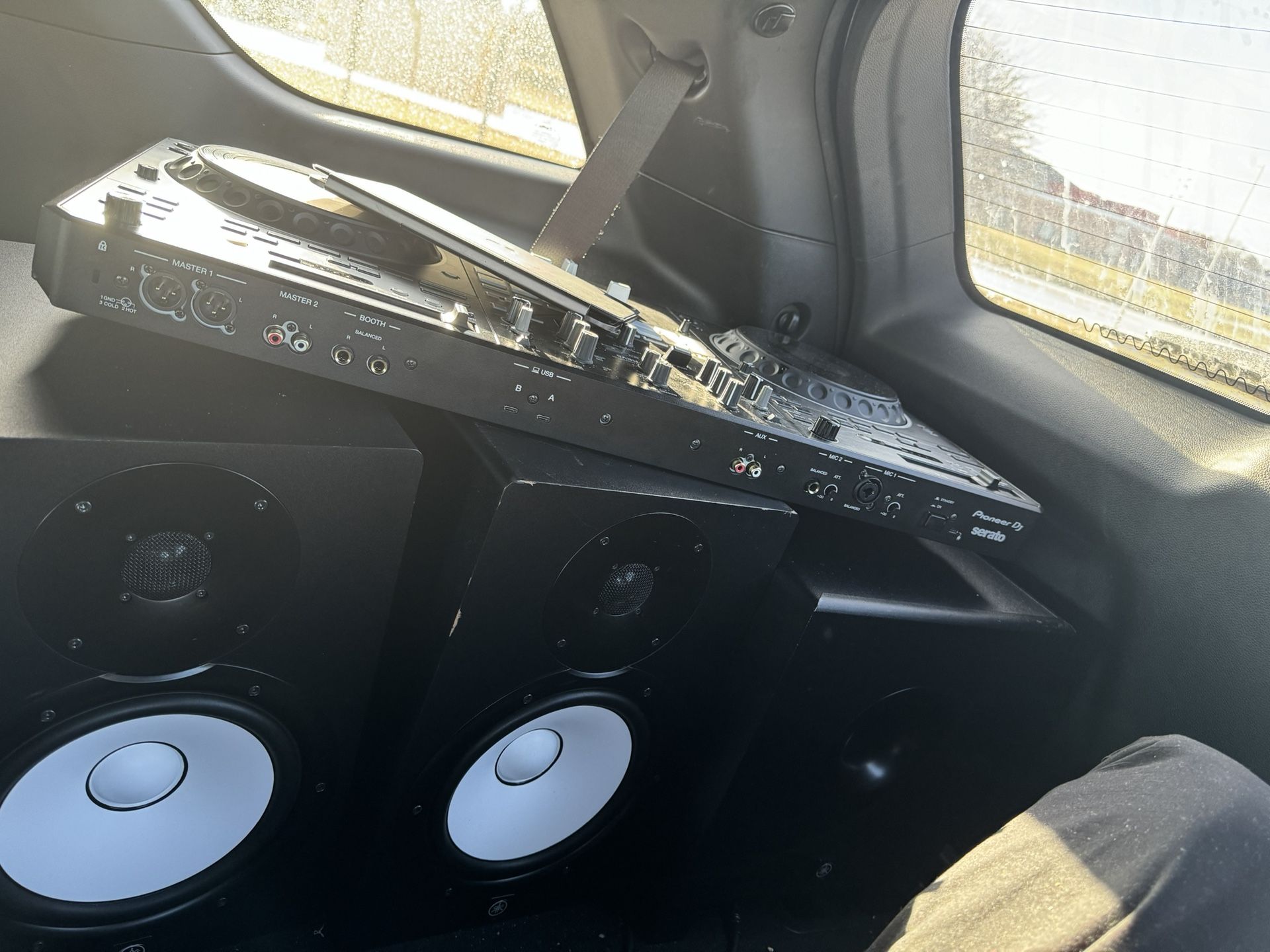 DJ EQUIPMENT