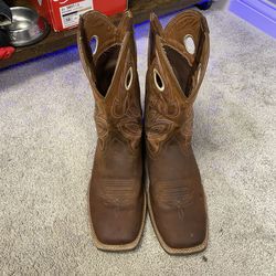 Brown men’s Justin boots