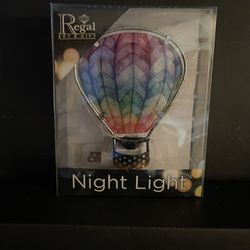 LAST ONE!!!  BRAND NEW!!!  CLOSEOUT SALE!!!  HOT AIR BALLOON NIGHT LIGHT!!!   GREAT GIFT!!!  MUST SEE!!!