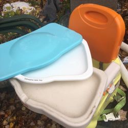No space saver high chair only $25 with trays