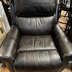 Like New POWER Recliner Chair with LIFT ASSIST