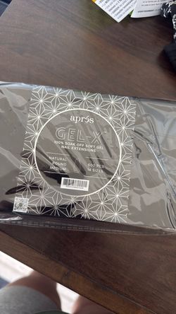 Aprés Gel-X Natural Round Medium Nail Extensions