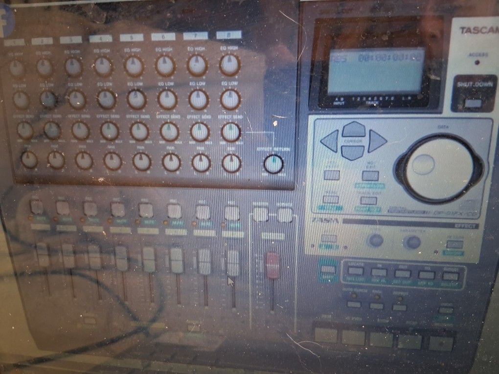 Tascam DP 01FX/CD portastudio 8 Track Digital Recorder/CD