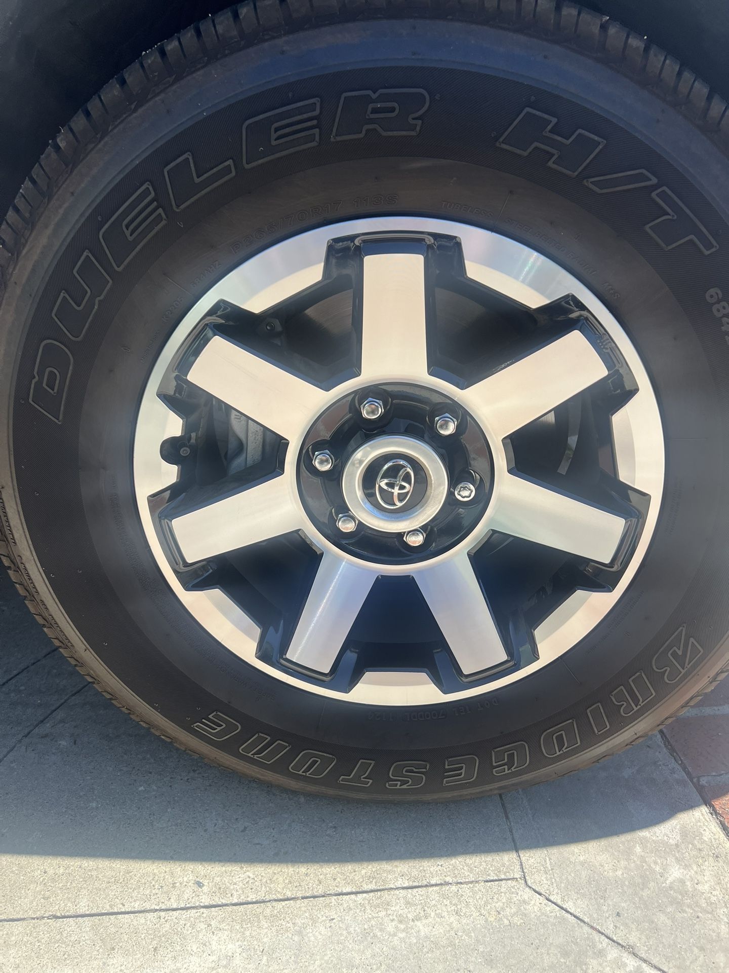 BridgestoneDueler H/T P265/70/R17 With Toyota OEM Rims Very Good Condition$900 OBO