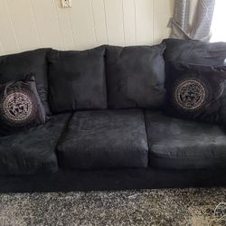  $350Sofa loveseat In really good condition Throw pillows are included