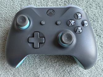 ***NO TRADES!!!*** gray & blue Xbox One controller ***NO TRADES!!!***