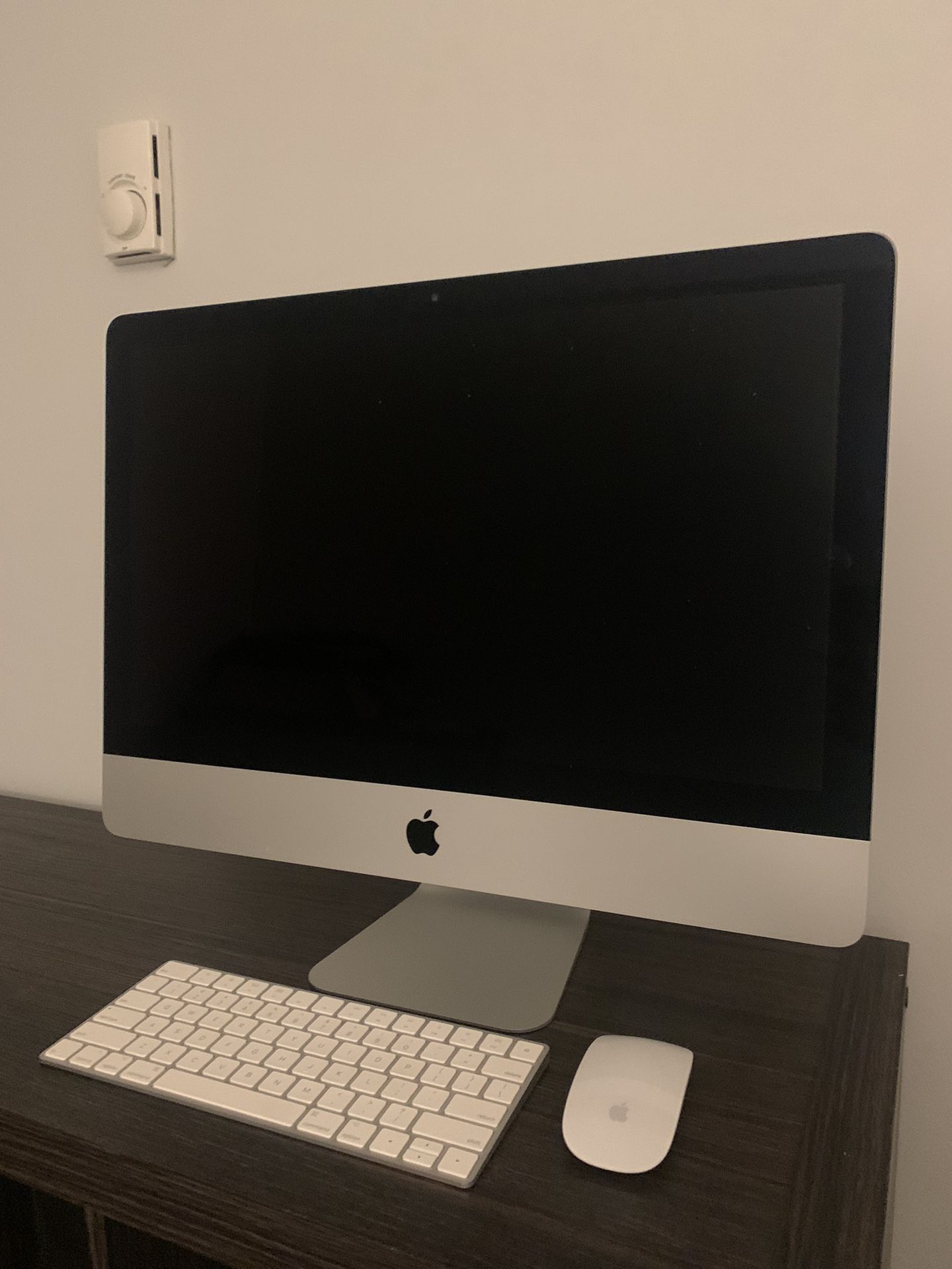 iMac with Magic Keyboard, Mouse