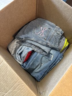 Caja De Ropa Para Dama Tallas S, M, L Y Para Niña De Entre 7 A 10 Años En Muy Buenas Condiciones