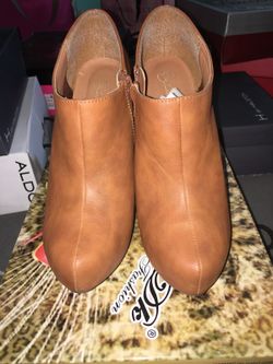 Cognac colored booties size 8