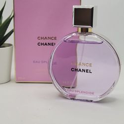 CHANEL
 
CHANCE EAU SPLENDIDE Eau de Parfum 

3.4 fl  (2 available)