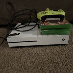 Xbox One S with cables, free games and a controller (READ DESCRIPTION)