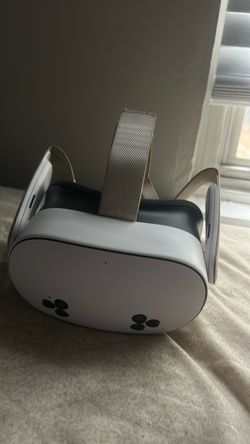 Meta Quest 3S 128GB VR Headset + Controllers