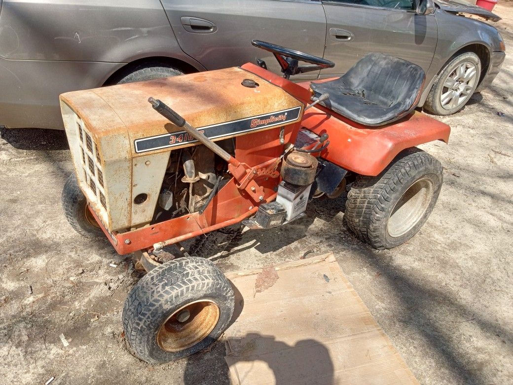 1970 Simplicity 3410s Tractor