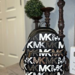 New Medium  Backpack Michael Kors Authentic 