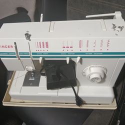 Singer Sewing Machine 
