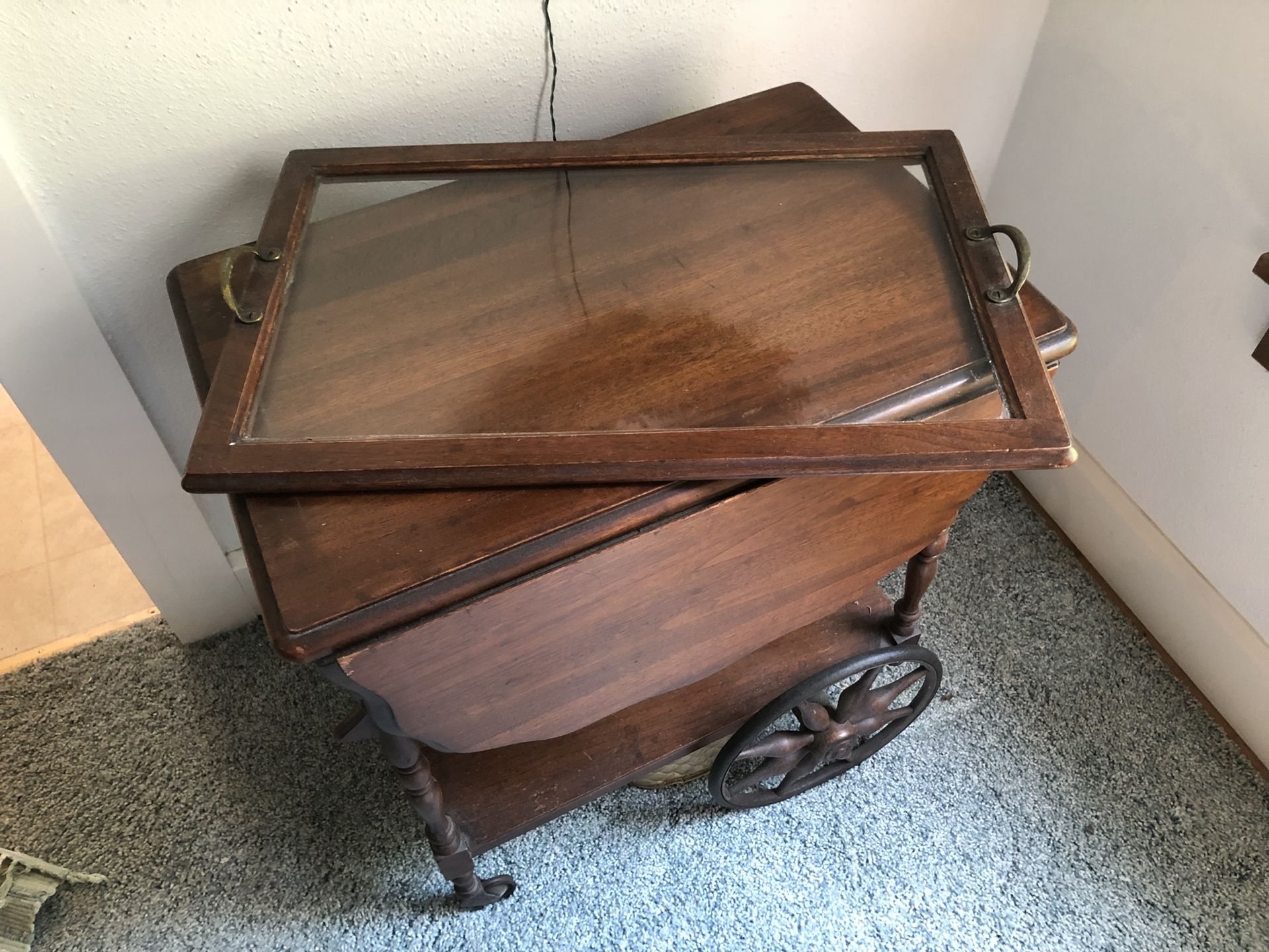 Antique tea cart w removable glass tray