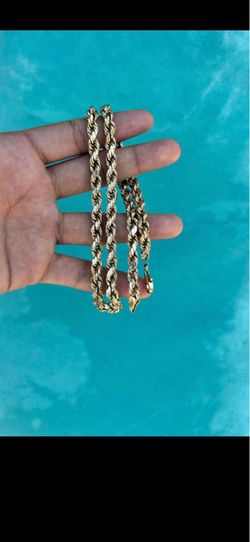 Gold rope chain