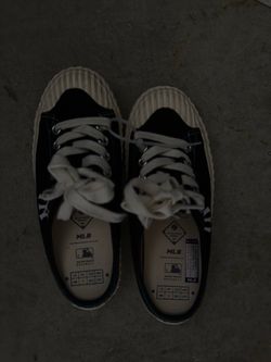 Women’s New York Yankee shoes