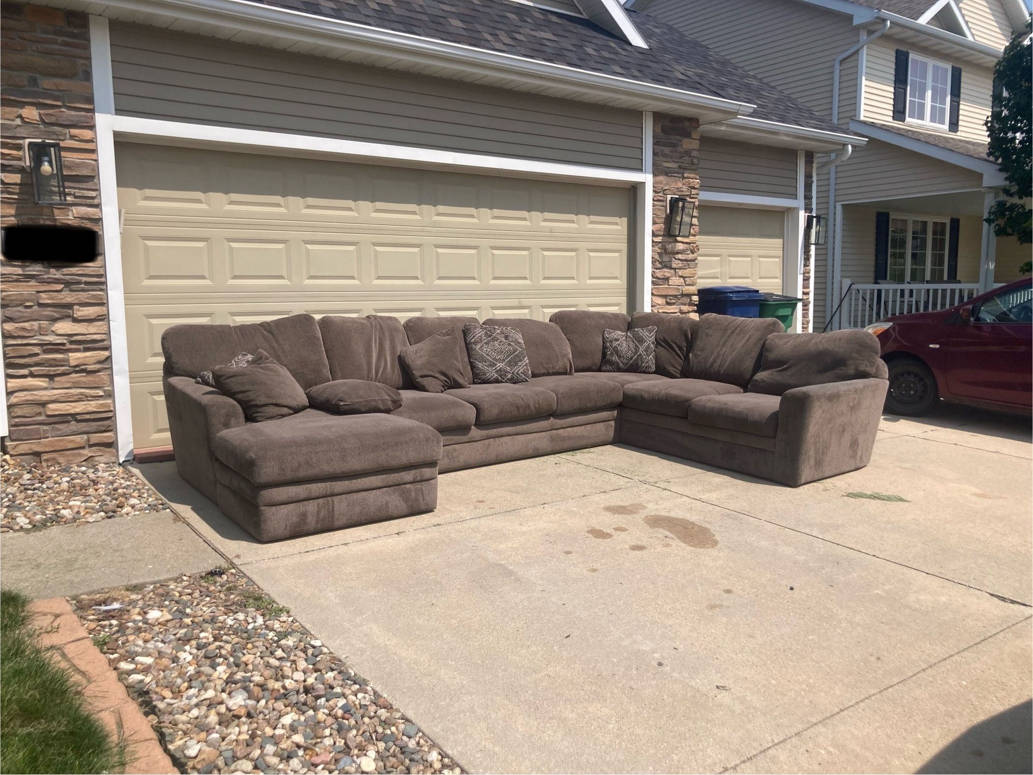 Sectional (FREE DELIVERY🚚 ) 