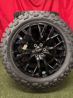 Brand New 2025 GMC Sierra Denali  6 Lug 22 Inch OEM Wheels