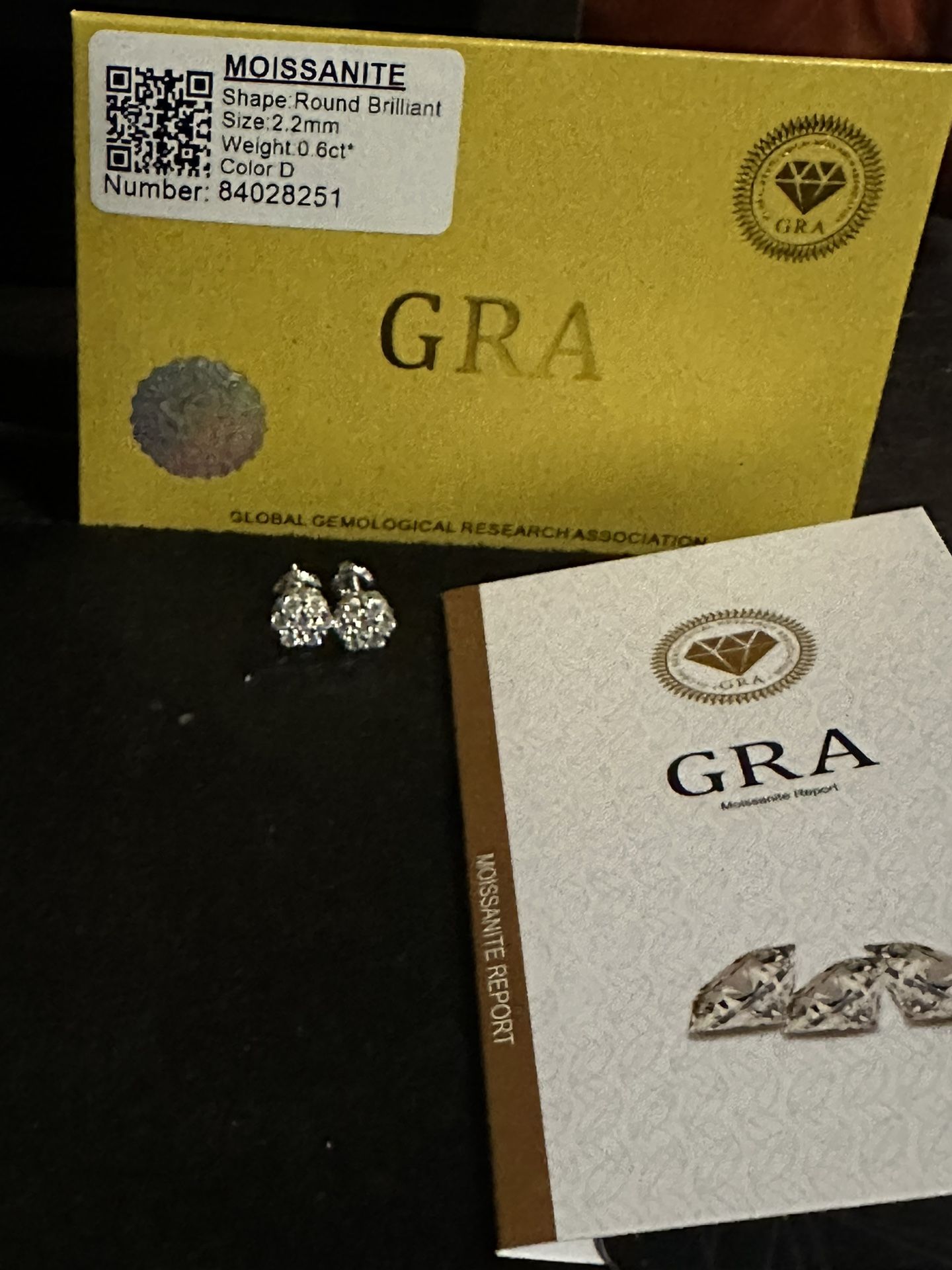 earrings Has The GRA Certificate Moissanite