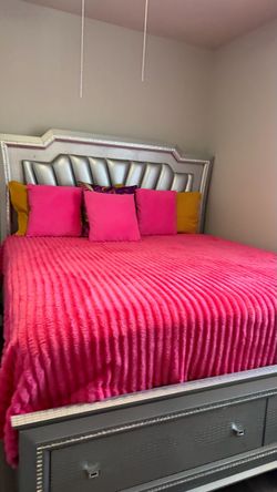 $850 cama kin size colchon Nuevo