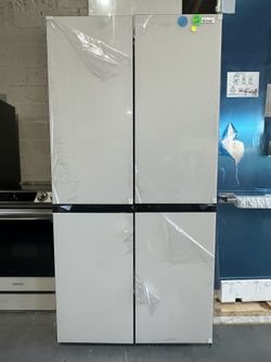 Combos, Set Samsung Bespoke brand new in box all models and colors, refrigerators, stove, dishwasher and microwave 