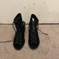 Women’s Lace Up Shoes - Size 8.5