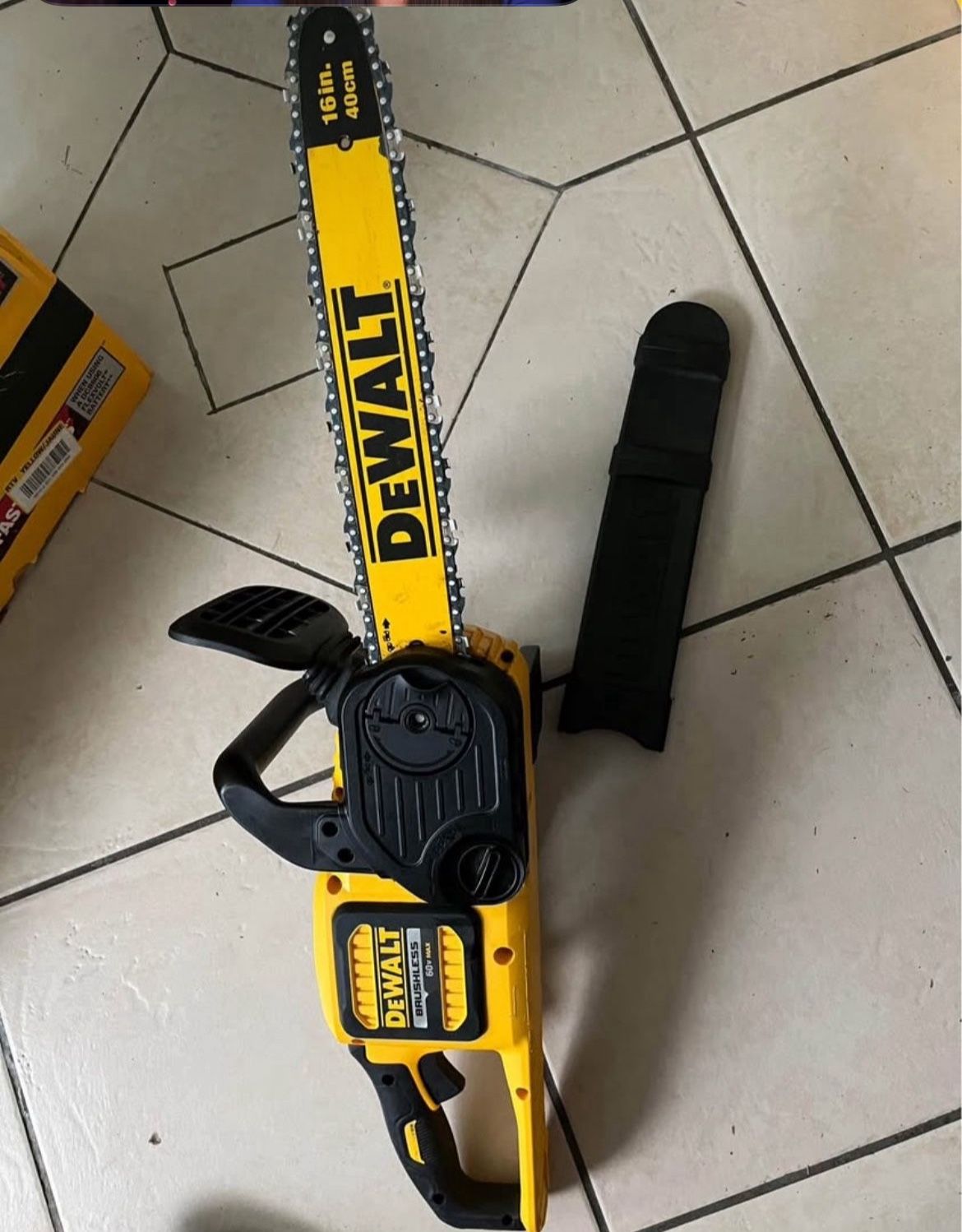 Dewault 60V MAXVOLT 16” Chainsaw