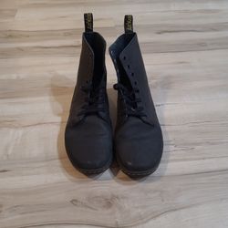 Dr. Martins  Black Boots