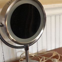 Lighted Vanity Mirror 