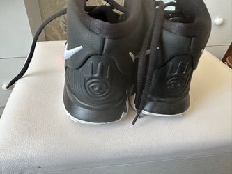 NIKE KYRIE 6 BQ5600-001 BLACK LACE-UP BASKETBALL SHOES sz 3Y