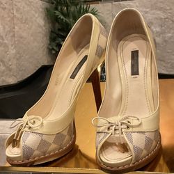 Louis Vuitton Damier azur Heels