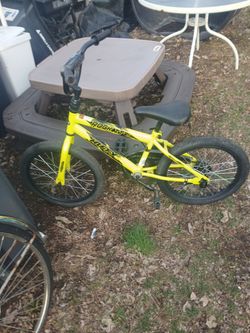 Rock It Huffy Bicycle For A Child Needs Air In Back Tire Only