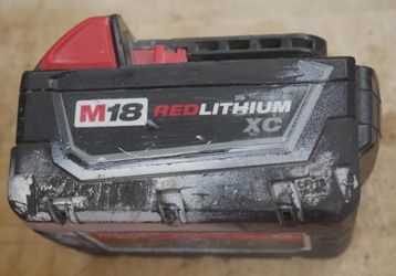 milwaukee 3.0ah 48-11-1828 battery pre owned 893002-1