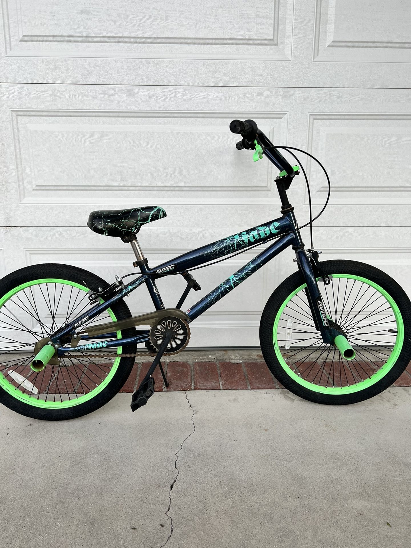 Avigo 20 Inch Fade Freestyle BMX Bike
