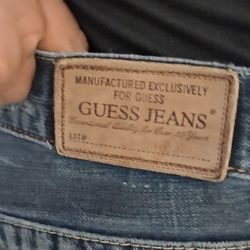 GUESS RIPPED JEANS 32x32 SIZE 