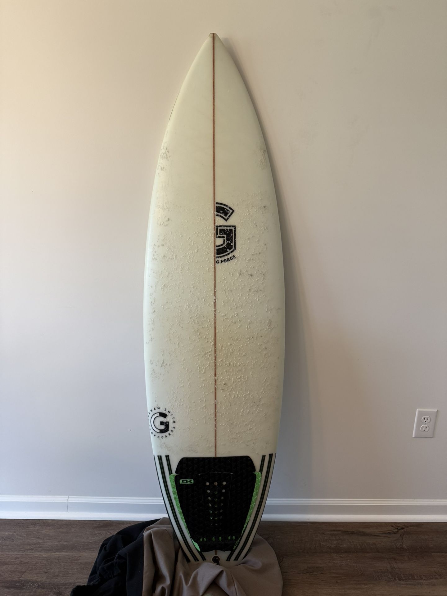 Short board surfboard 5’11