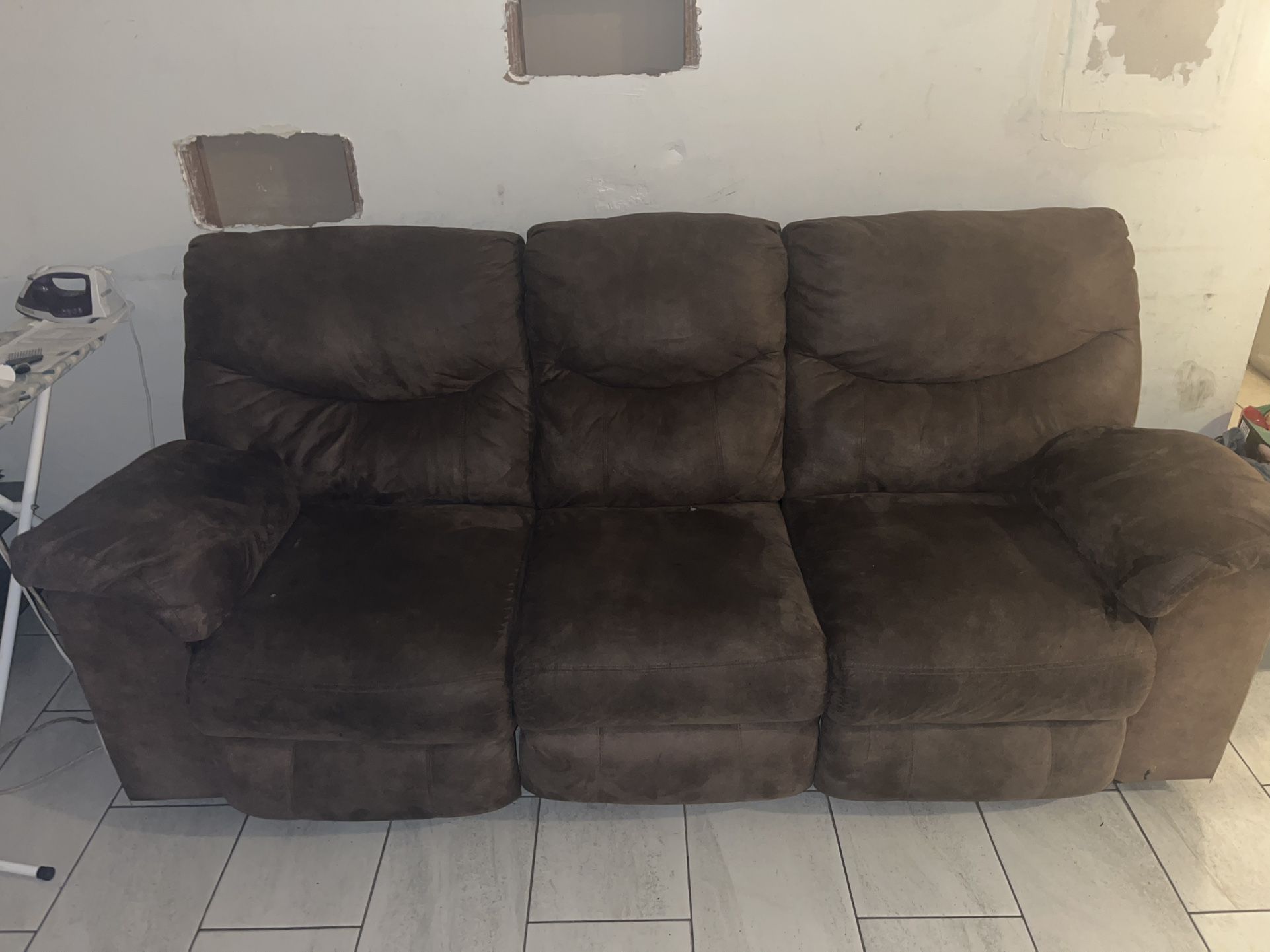 2 Peice Reclining Couch Set