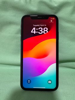 iPhone XR 64  GB unlocked in pristine condition