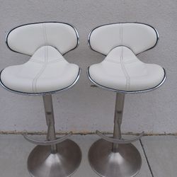 Set Of Two Pretty Bar Stools