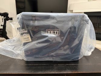 YETI Tundra 35 Hard Cooler Navy
