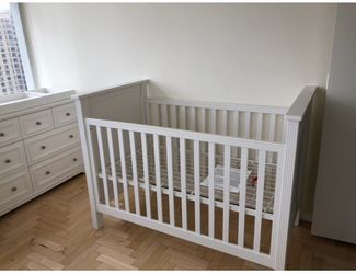 Great condition Set: Pottery Barn Kids Fillmore Crib (in sold out white) + Toddler Kit + Newton Mattress + Covers + Bedding