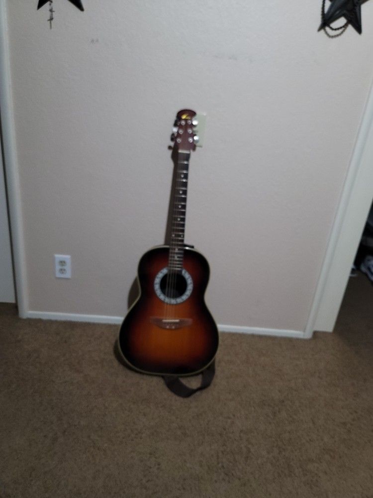 Vintage OVATION guitar In Great Shape