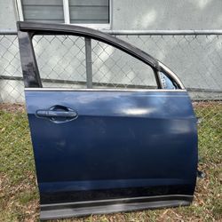 17’ chevy equinox right front door 