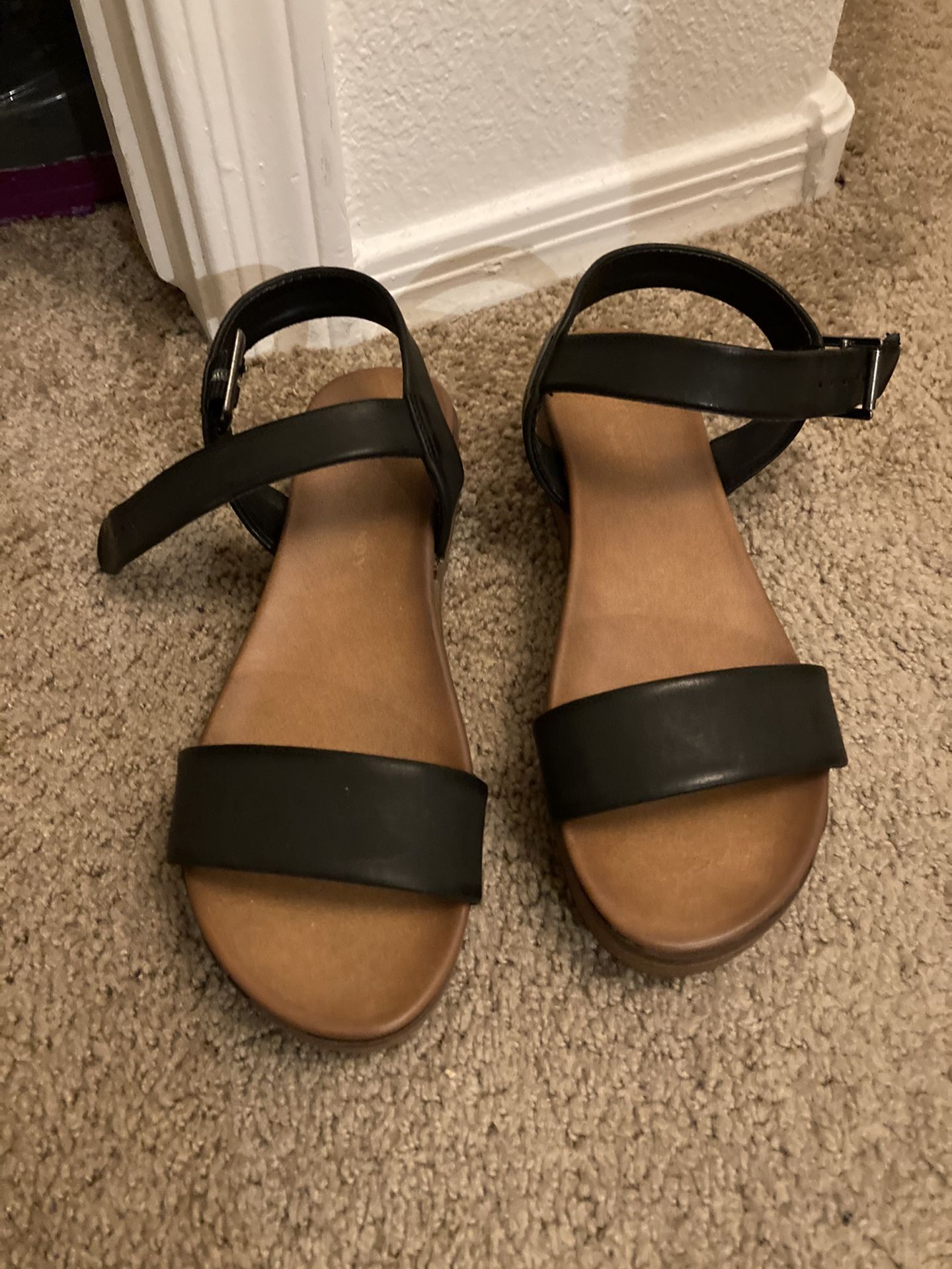 Black sandals, brand new, size 6