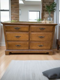 PRICE-TOWN MAPLE DRESSER